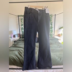 NWT High Rise Vintage Flare Jeans - Abercrombie & Fitch - Size 31